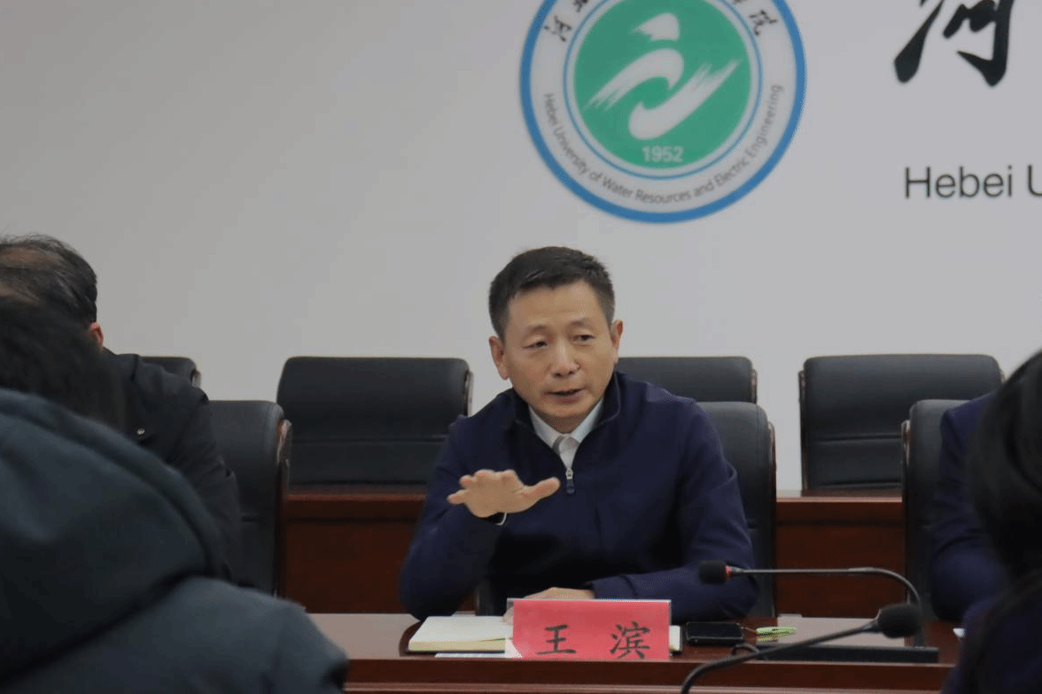 我校召开2025级新生辅导员座谈会