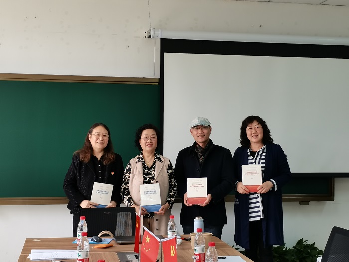 赠书仪式.jpg 赠书仪式.jpg