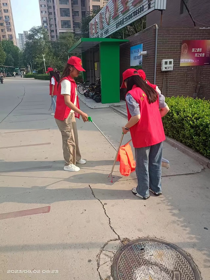 9月2日米兰在线手机版(大中国区)在凤凰城A区开展志愿服务活动 (3).jpg